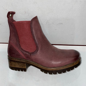 ANKLE BOOTS