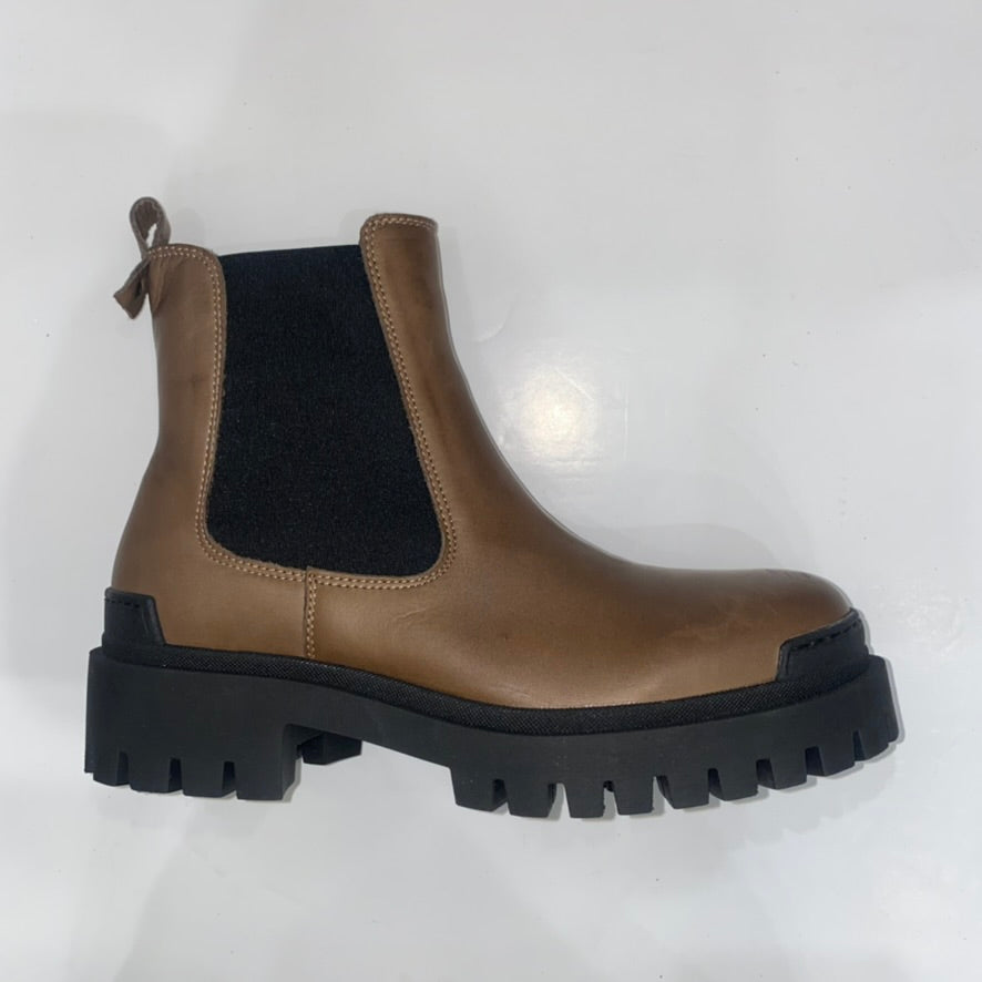 ANKLE BOOTS