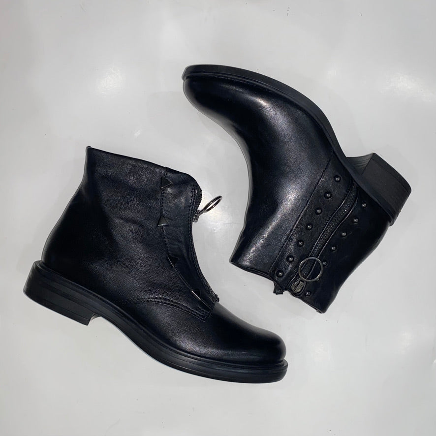 ANKLE BOOTS