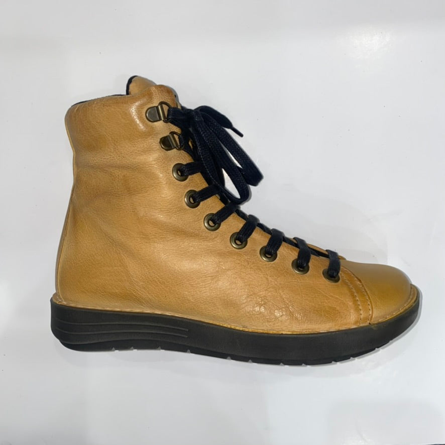 ANKLE BOOTS