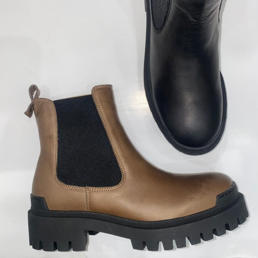 ANKLE BOOTS