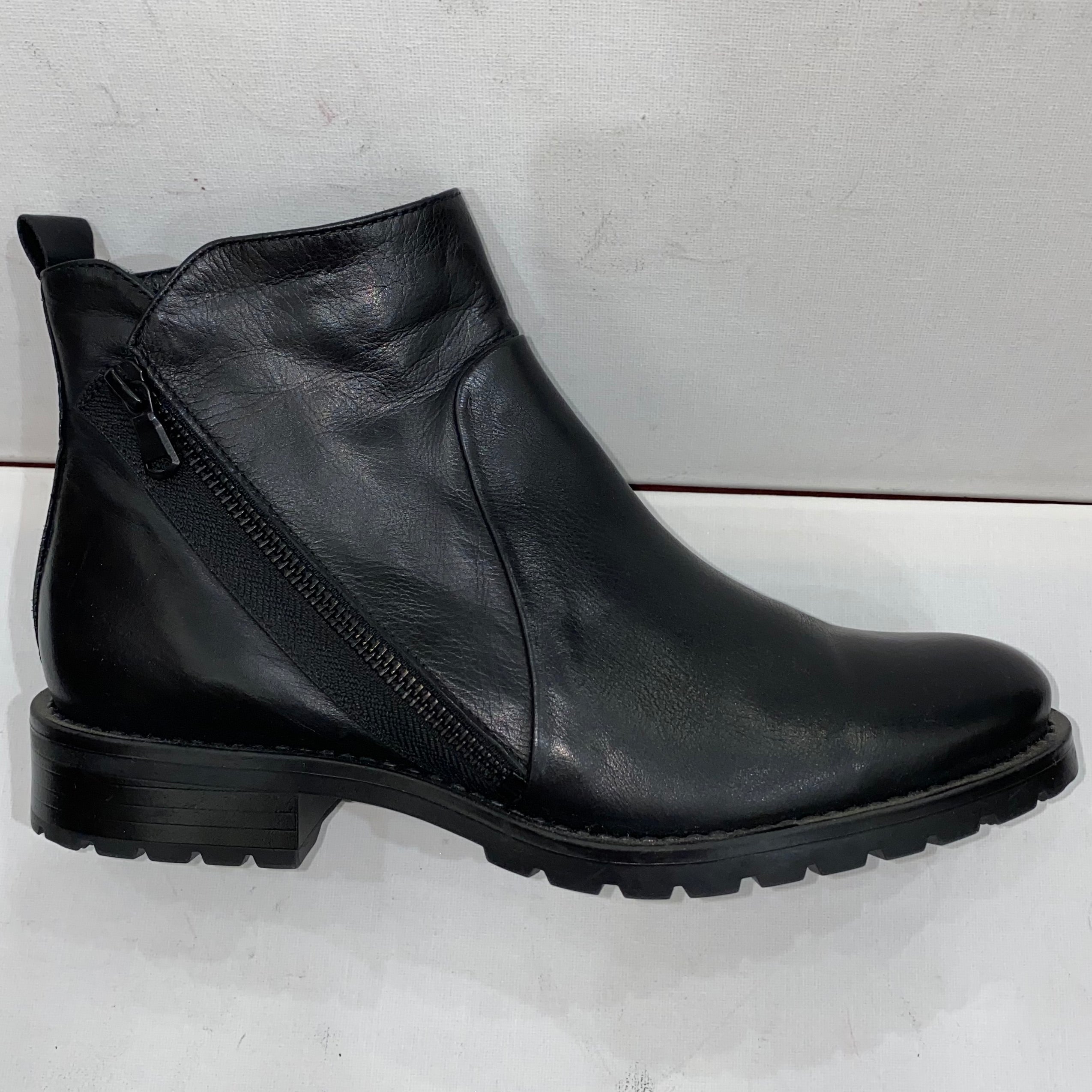 ANKLE BOOTS
