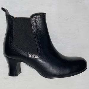 ANKLE BOOTS